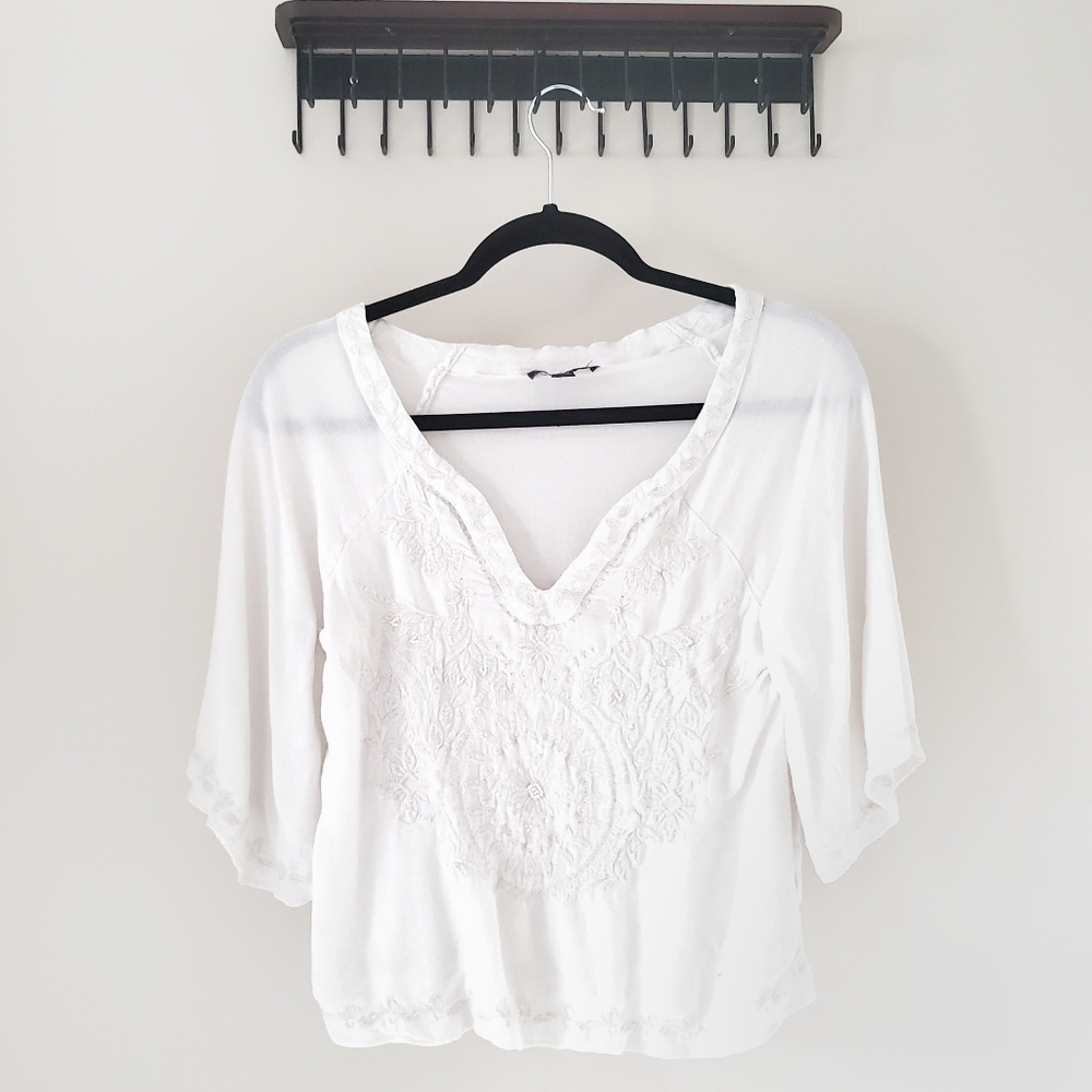 AEO White Boho Embroidered Casual Tee Size XS